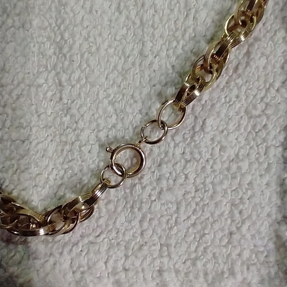Long goldtone circles necklace - Picture 3 of 5